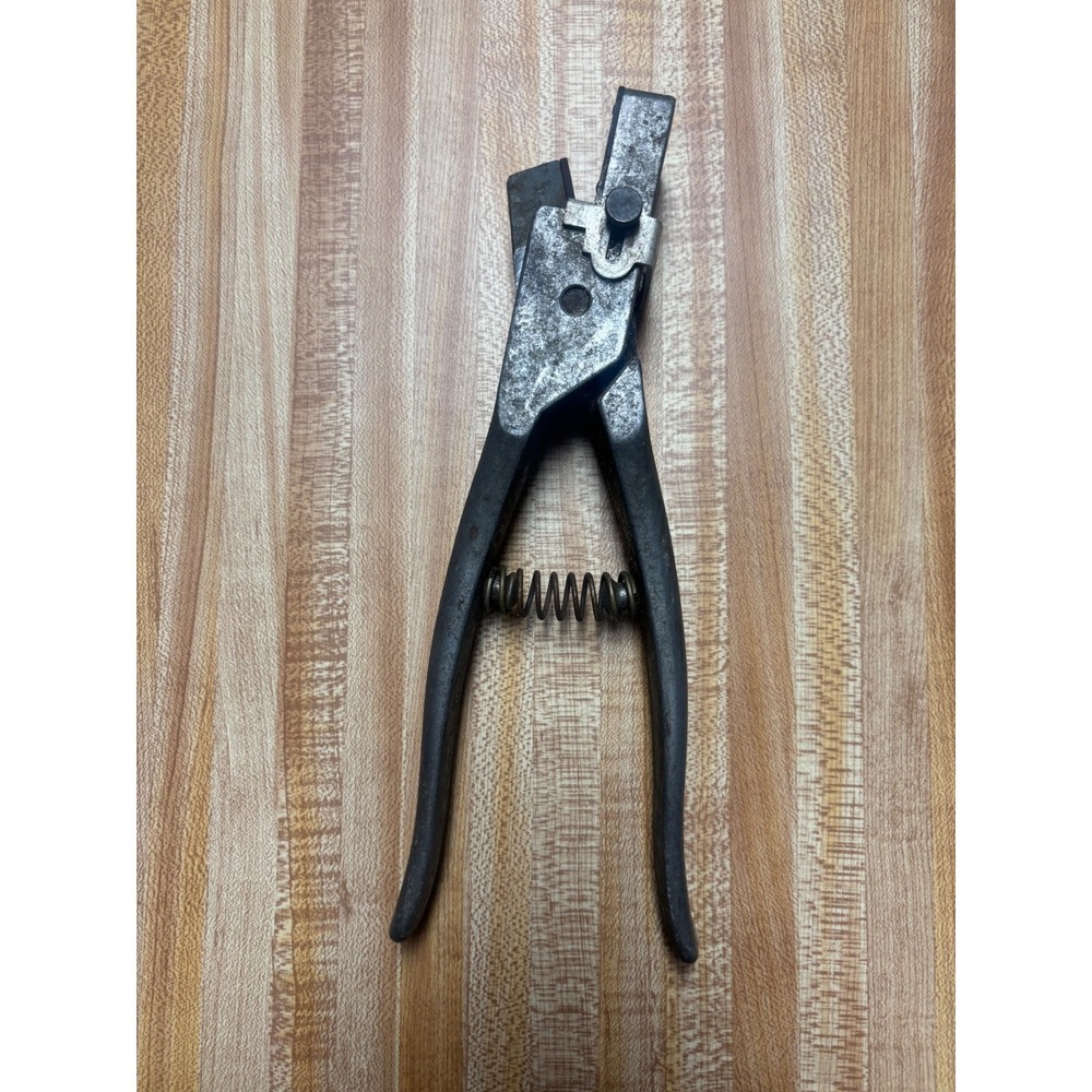 Vintage Stone Mfg Co Livestock Ear Notch Tool Pat No 2589991 Kansas City MO